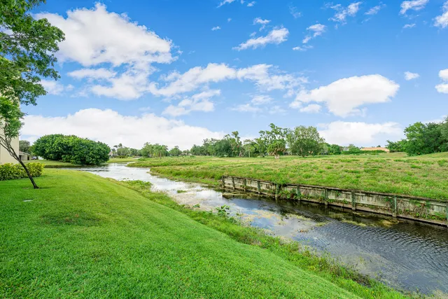 $2,500 | 2100 Greenview Shores Boulevard, Unit 523, Wellington, FL 33414