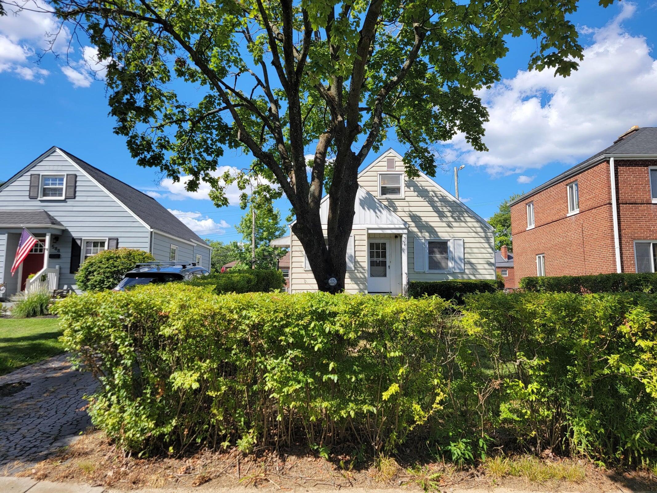 594 Chatham Road Columbus, OH 43214 - Photo 3 of 22 20220815171204984484000000-o