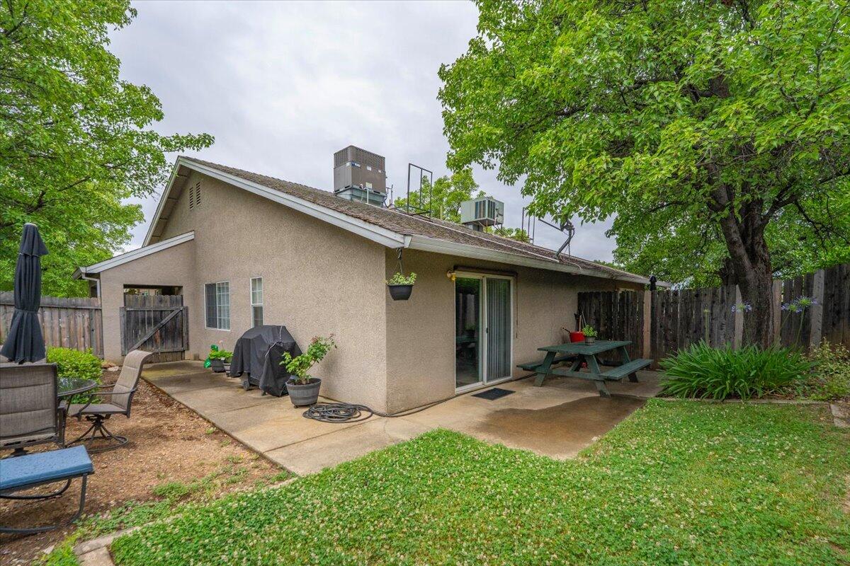 4597 Lynbrook Loop Redding, CA 96003 - Photo 30 of 36 Unit 2 - patio area