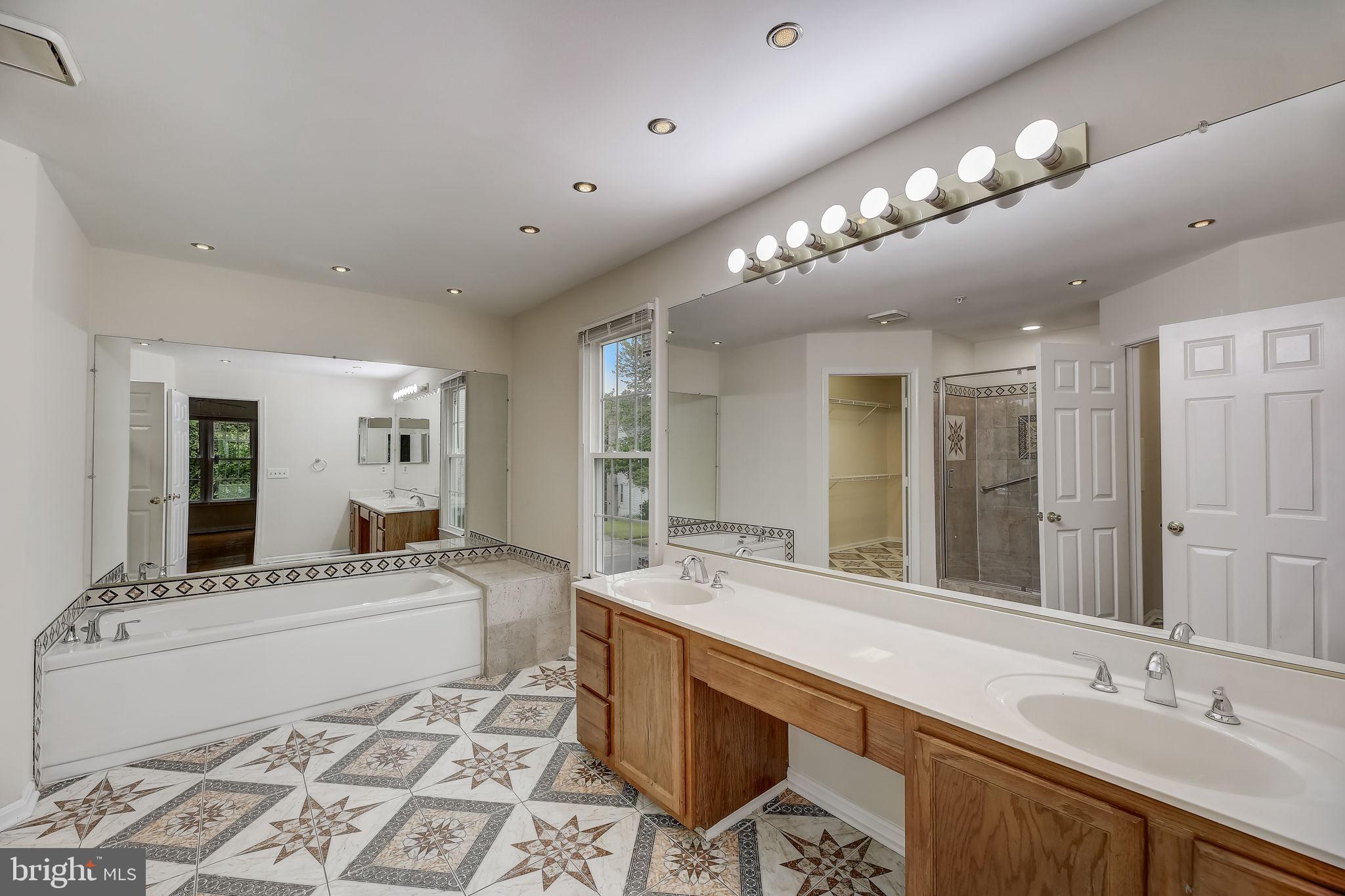 11615 Clocktower Lane Laurel, MD 20708 - Photo 40 of 46 Primary bath