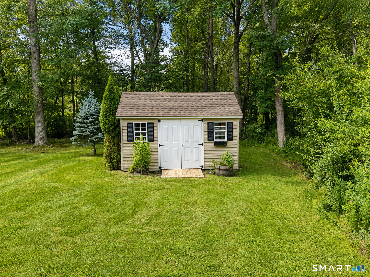 556 Forest Road Orange, CT 06477 - Photo 21 of 23 Gallery Image 21