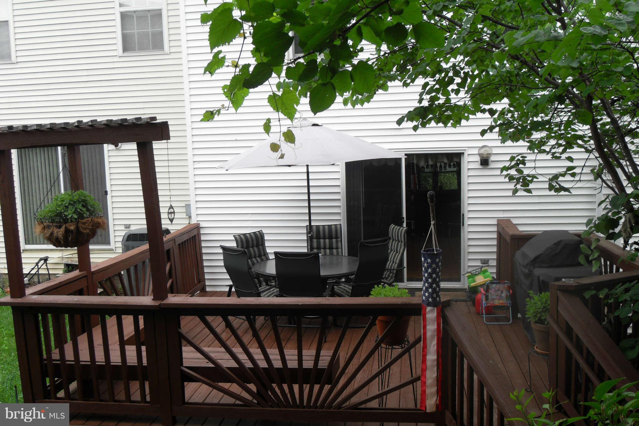 2045 Putnam Road Baltimore, MD 21227 - Photo 22 of 24 Deck view