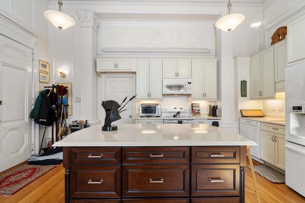 273 Commonwealth Avenue, Unit 2 Boston, MA 02116 - Photo 4 of 32