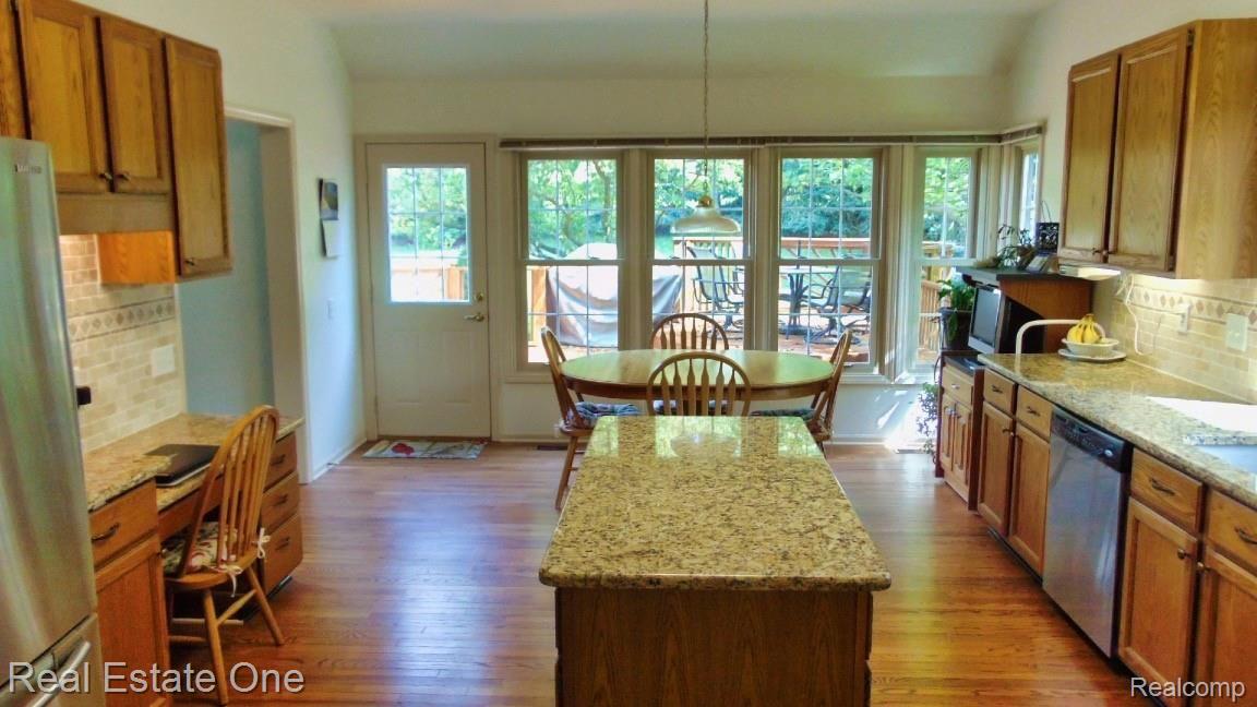 2458 Pleasant View Drive Rochester, MI 48306 - Photo 5 of 68 DSC00177.jpeg