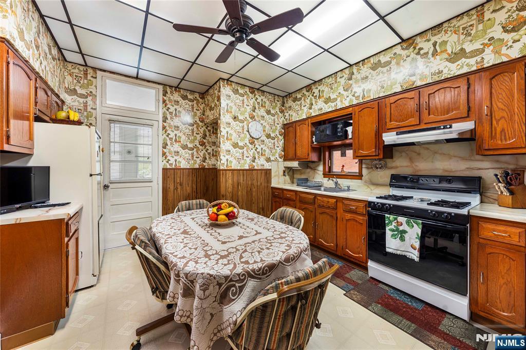 415 A 57th Street West New York, NJ 07093 - Photo 8 of 39