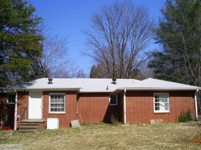 4409 Edgemore Road Greensboro, NC 27455 - Photo 14 of 14 Exterior Back.