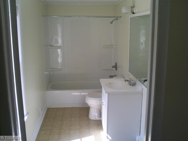 4409 Edgemore Road Greensboro, NC 27455 - Photo 10 of 14 Master Bath/Spa.