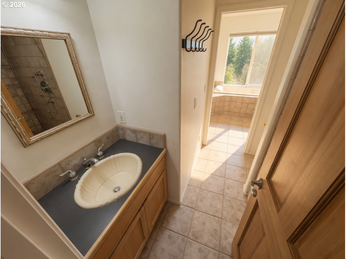 3991 Sherrard Road Hood River, OR 97031 - Photo 12 of 19