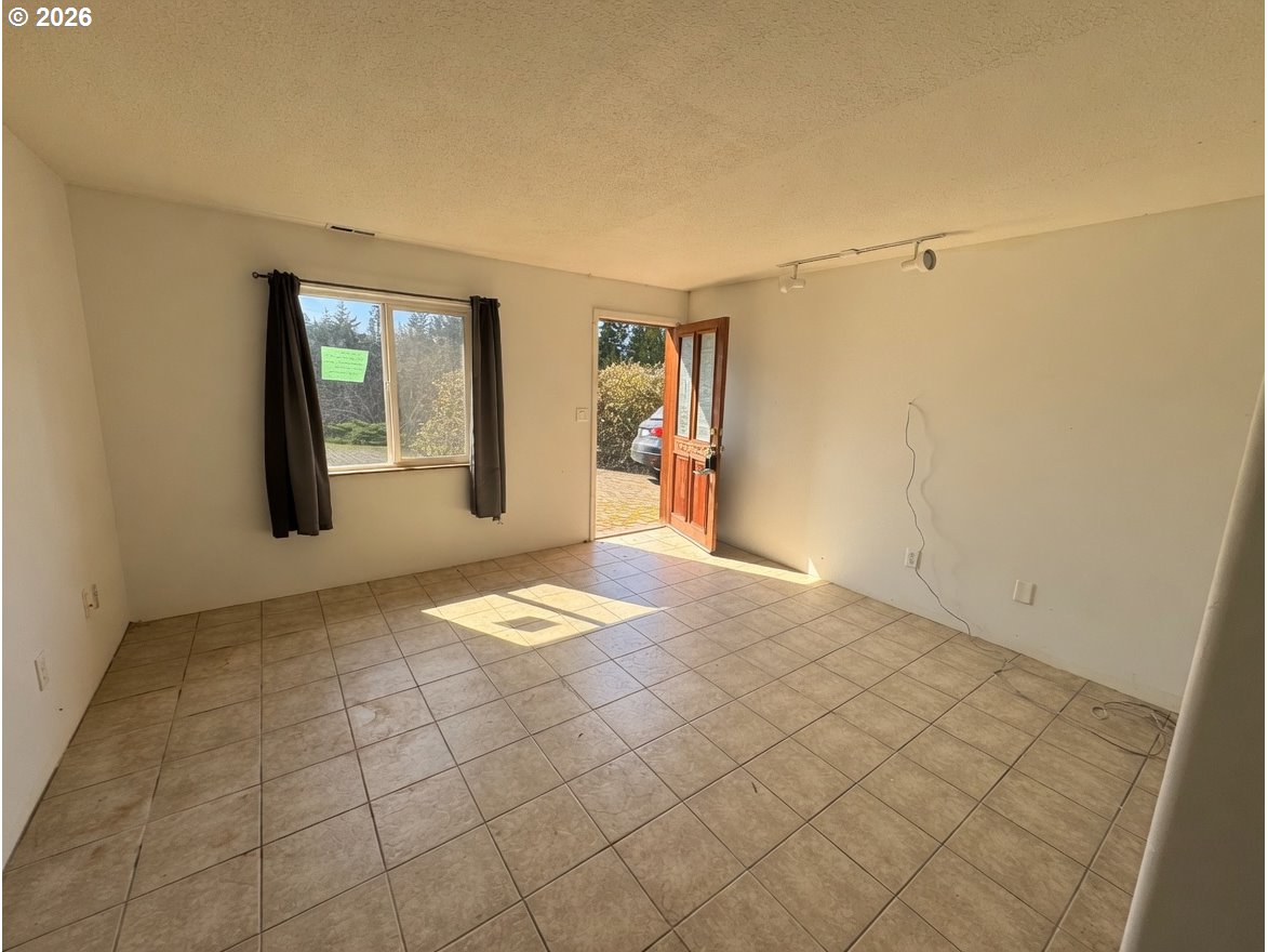 3991 Sherrard Road Hood River, OR 97031 - Photo 4 of 19