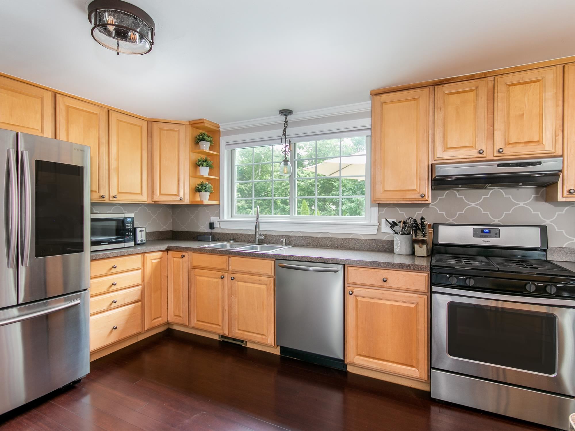 4 Century Road Nashua, NH 03064 - Photo 12 of 31