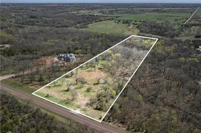 $1,350,000 | 10283 West 191st Street, Bucyrus, KS 66013