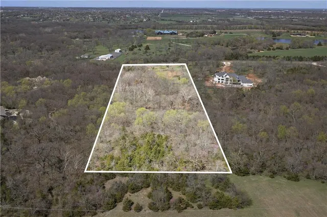 $1,350,000 | 10283 West 191st Street, Bucyrus, KS 66013