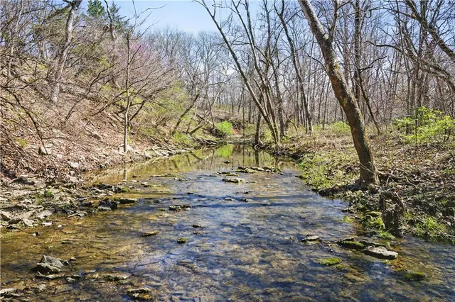 $1,350,000 | 10283 West 191st Street, Bucyrus, KS 66013