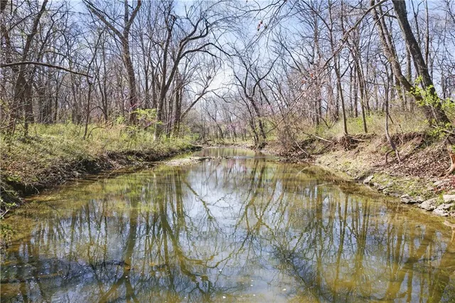 $1,350,000 | 10283 West 191st Street, Bucyrus, KS 66013