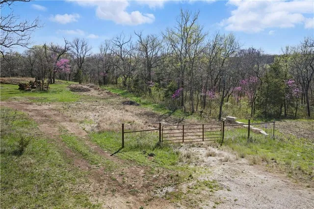 $1,350,000 | 10283 West 191st Street, Bucyrus, KS 66013