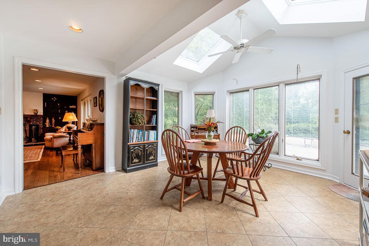 435 Reeds Road Downingtown, PA 19335 - Photo 18 of 55 Bright large Breakfast Area