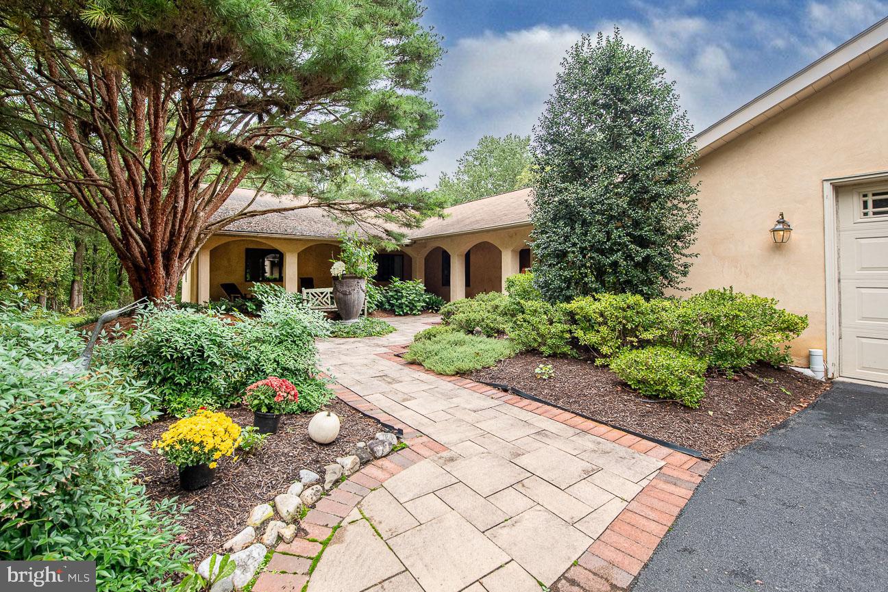 435 Reeds Road Downingtown, PA 19335 - Photo 5 of 55 Front walk