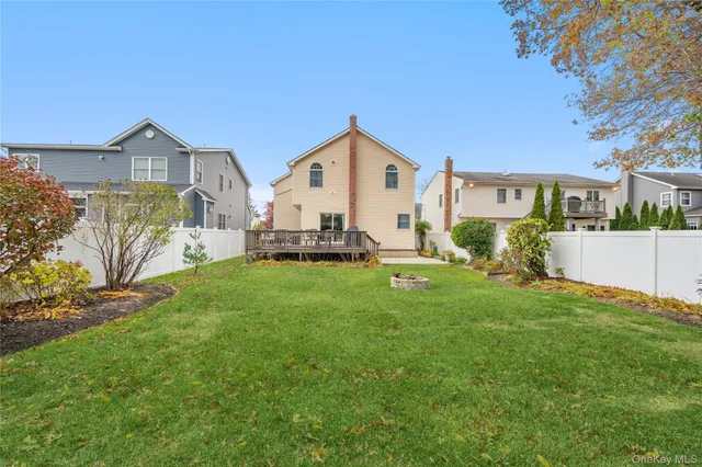 a view of a house with backyard and a tree