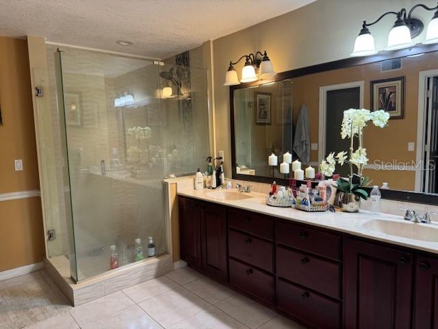 2457 Ravendale Court Kissimmee, FL 34758 - Photo 11 of 17 a bathroom with double vanity sinks and a mirror