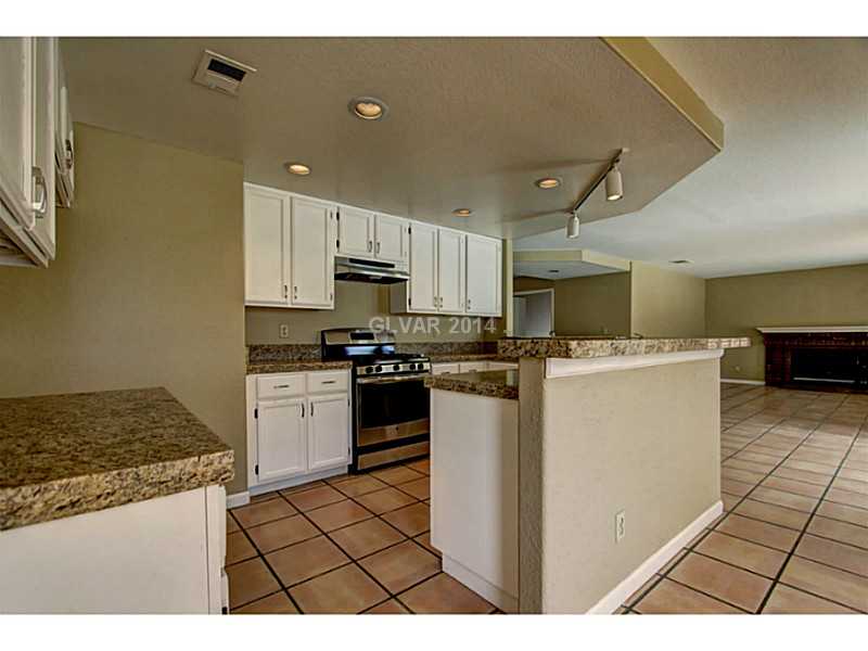 729 Rising Star Drive Henderson, NV 89014 - Photo 10 of 25 Kitchen.