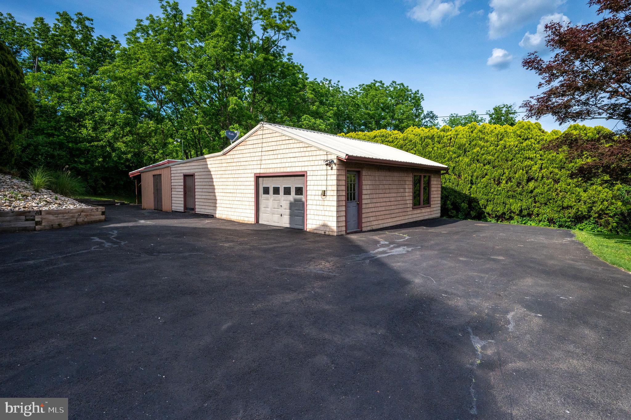 669 Summer Mountain Road Bernville, PA 19506 - Photo 8 of 48