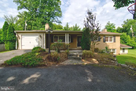 $899,000 | 900 Walker Road, Great Falls, VA 22066