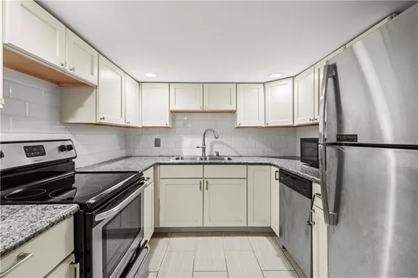 $2,350 | 2429 Octavia Street, New Orleans, LA 70115