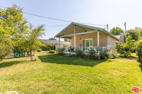 $899,000 | 8362 Shirley Avenue, Northridge, CA 91324