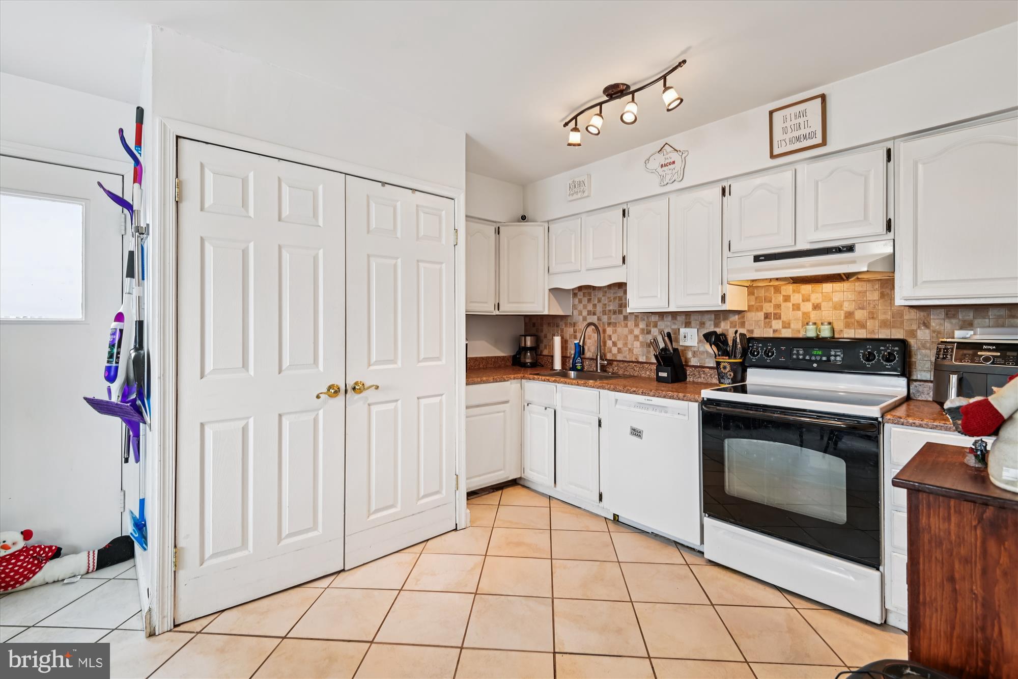 1091 Notley Court Pasadena, MD 21122 - Photo 12 of 36 a kitchen with stainless steel appliances granite countertop a stove a sink and white cabinets
