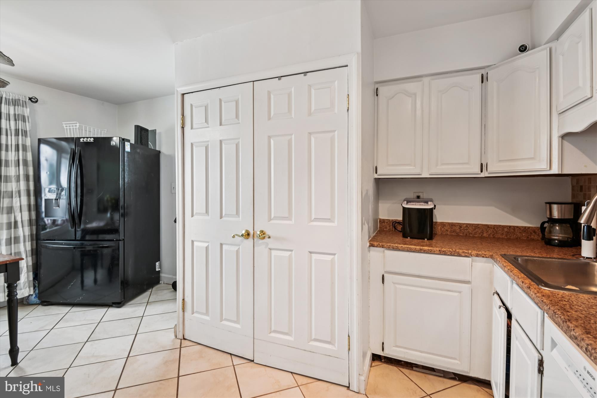 1091 Notley Court Pasadena, MD 21122 - Photo 13 of 36 a kitchen with stainless steel appliances a refrigerator and cabinets
