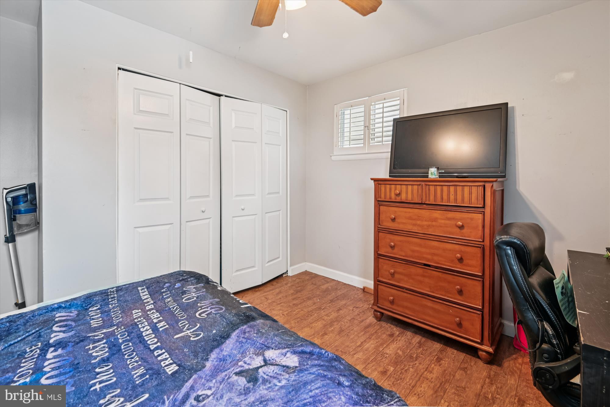 1091 Notley Court Pasadena, MD 21122 - Photo 17 of 36 a bed room with a bed and a television