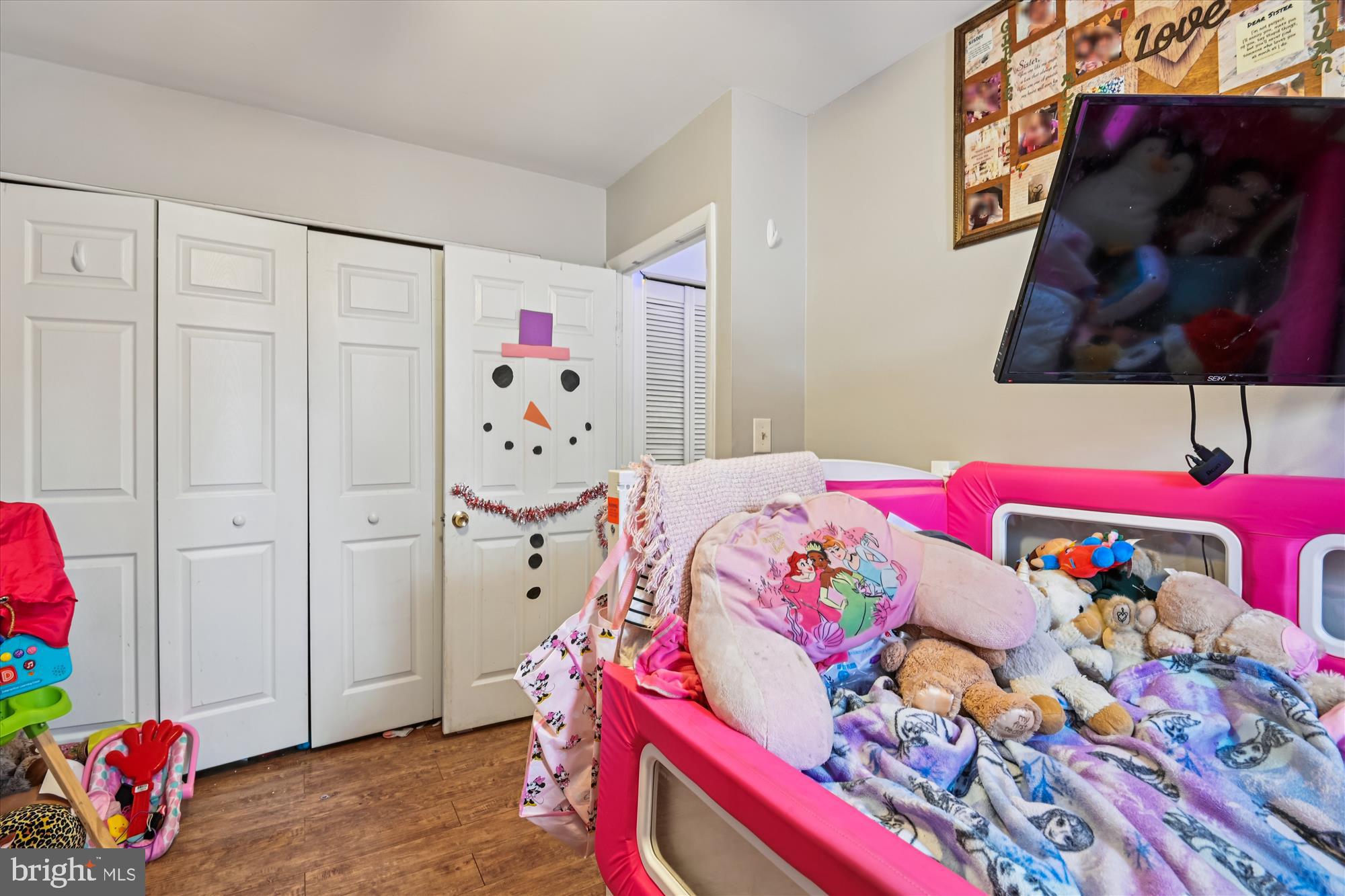 1091 Notley Court Pasadena, MD 21122 - Photo 22 of 36 a bedroom with a bed and a window