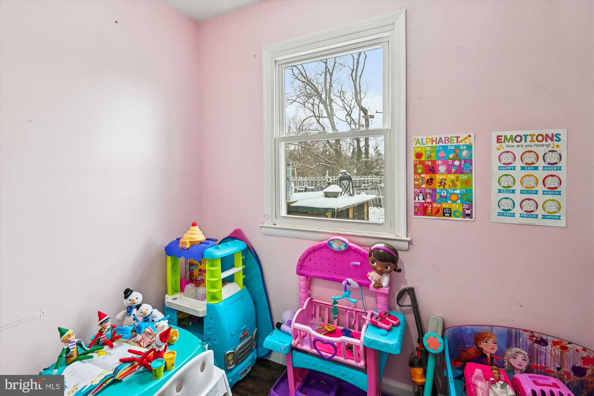 1091 Notley Court Pasadena, MD 21122 - Photo 24 of 36 a room with toys and a book shelf