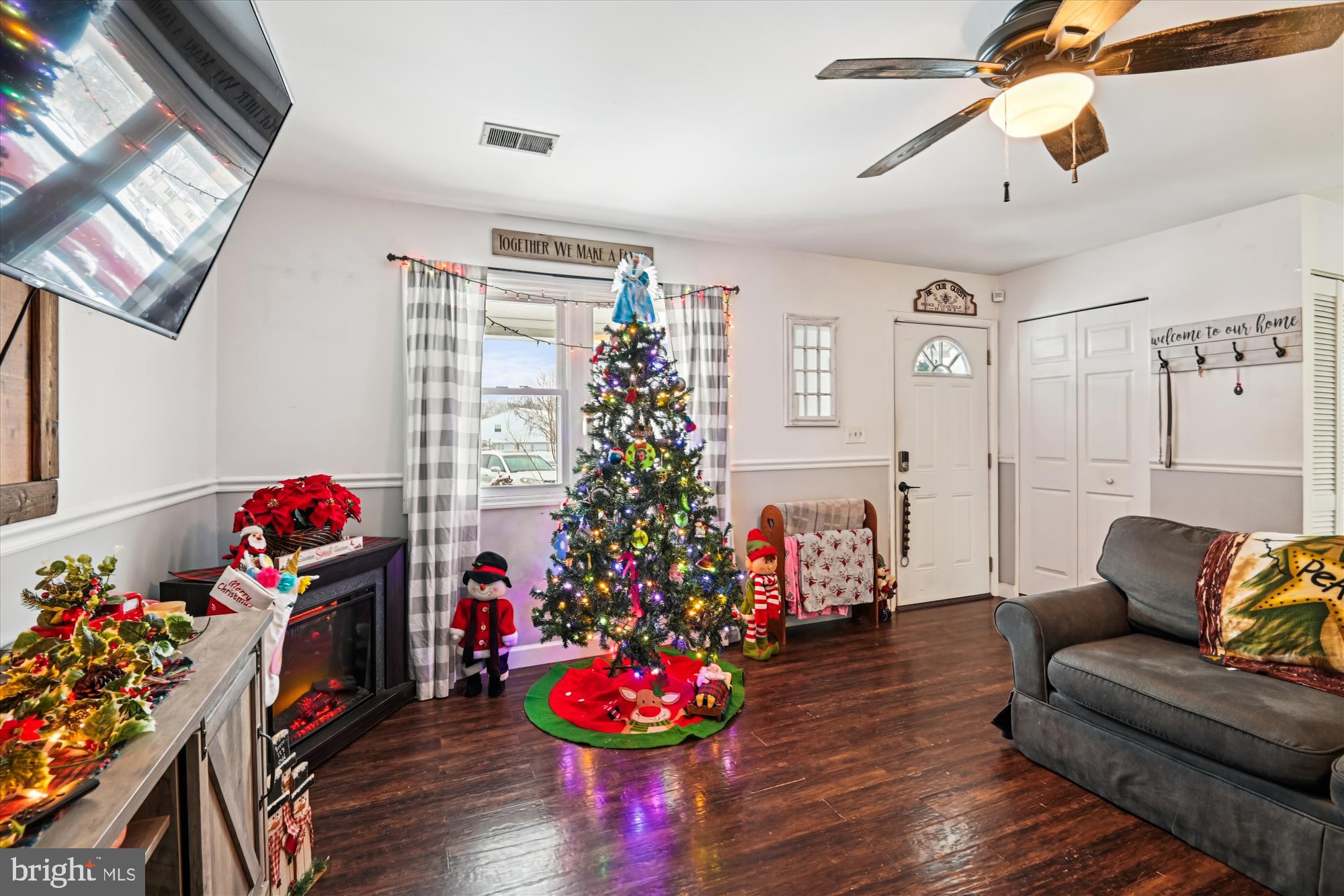 1091 Notley Court Pasadena, MD 21122 - Photo 5 of 36 a living room with furniture and wooden floor