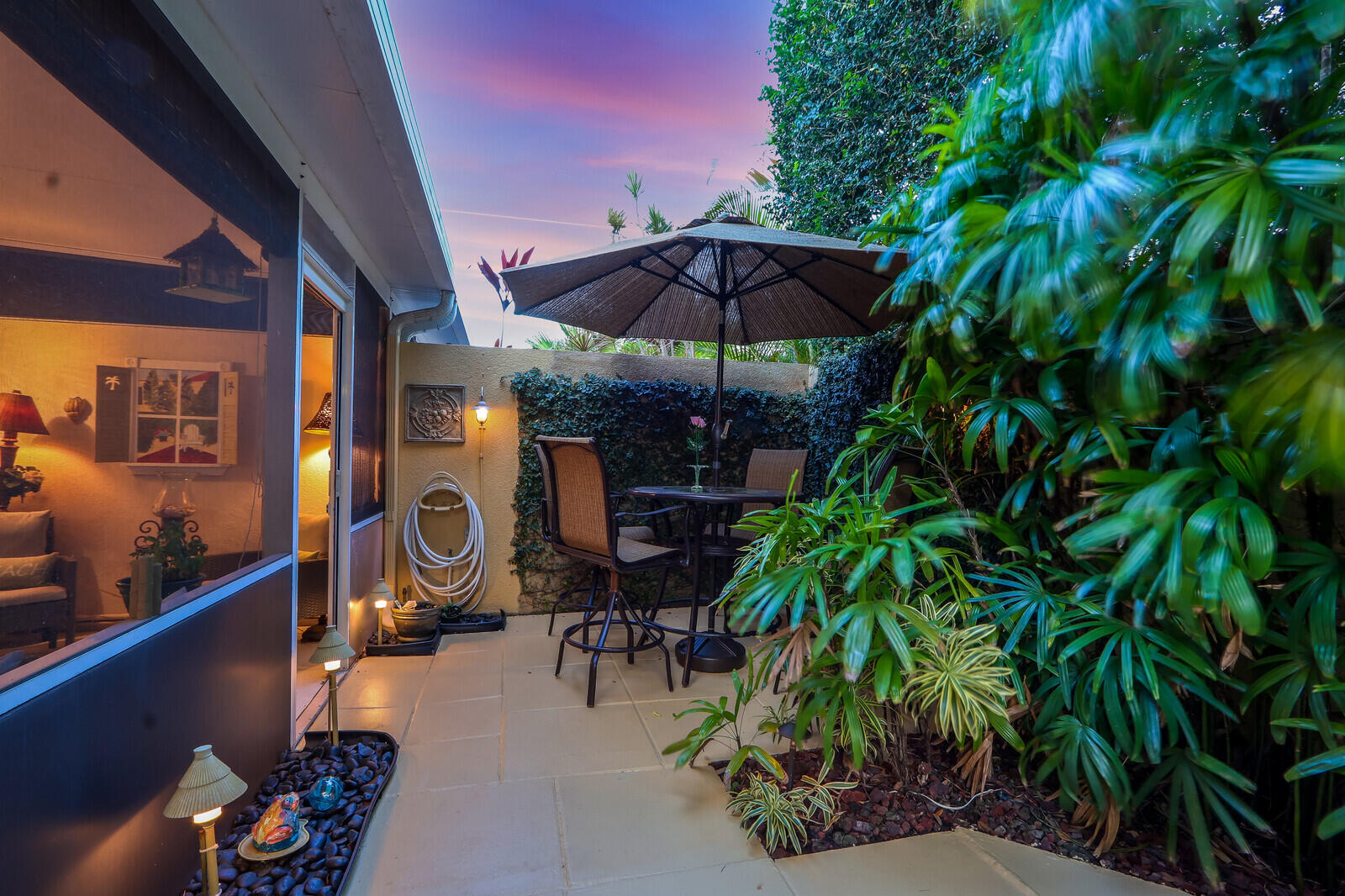 40 Live Oak Circle Tequesta, FL 33469 - Photo 26 of 31 39_Twilight_6_mls