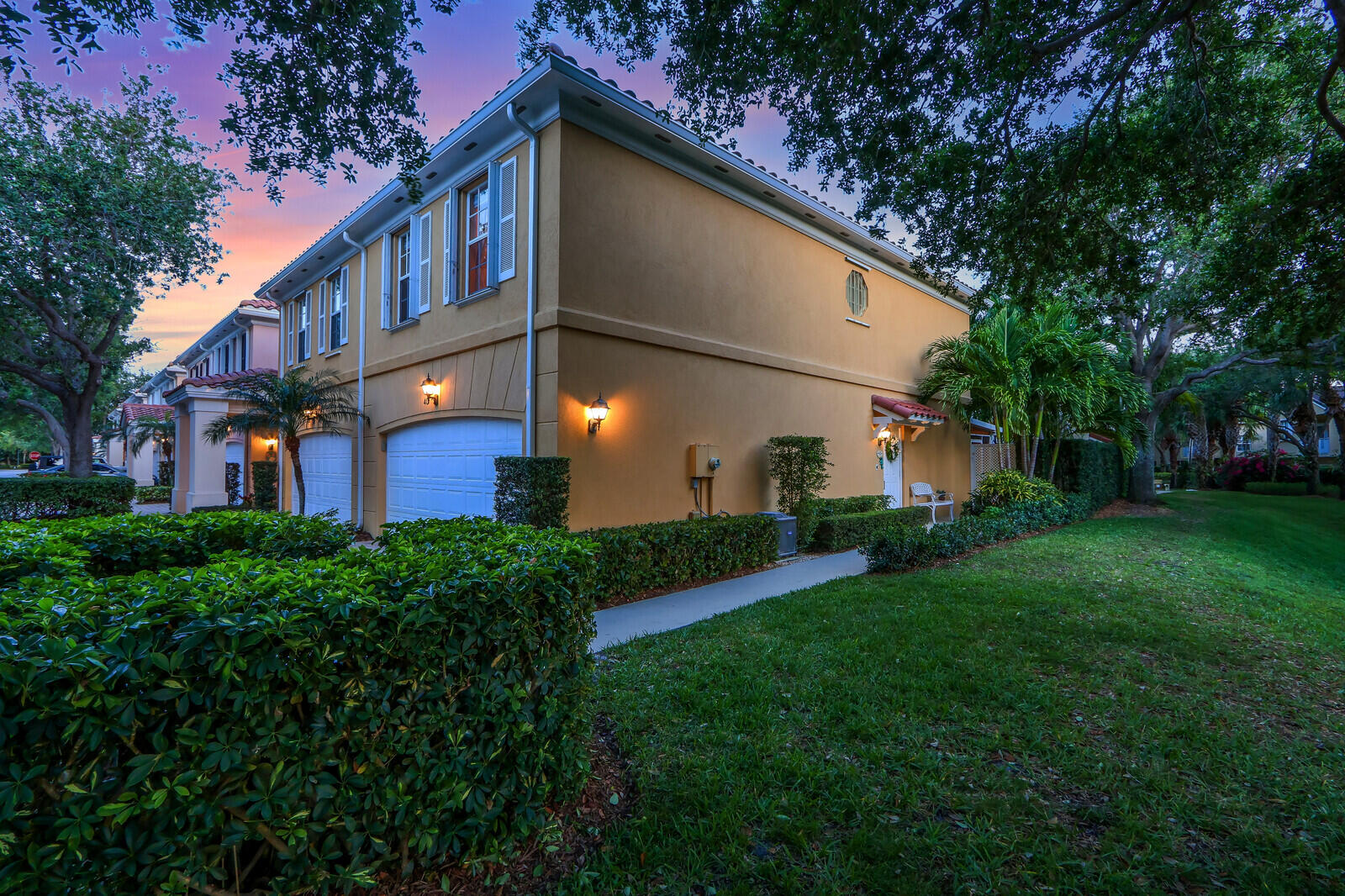 40 Live Oak Circle Tequesta, FL 33469 - Photo 29 of 31 35_Twilight_2_mls