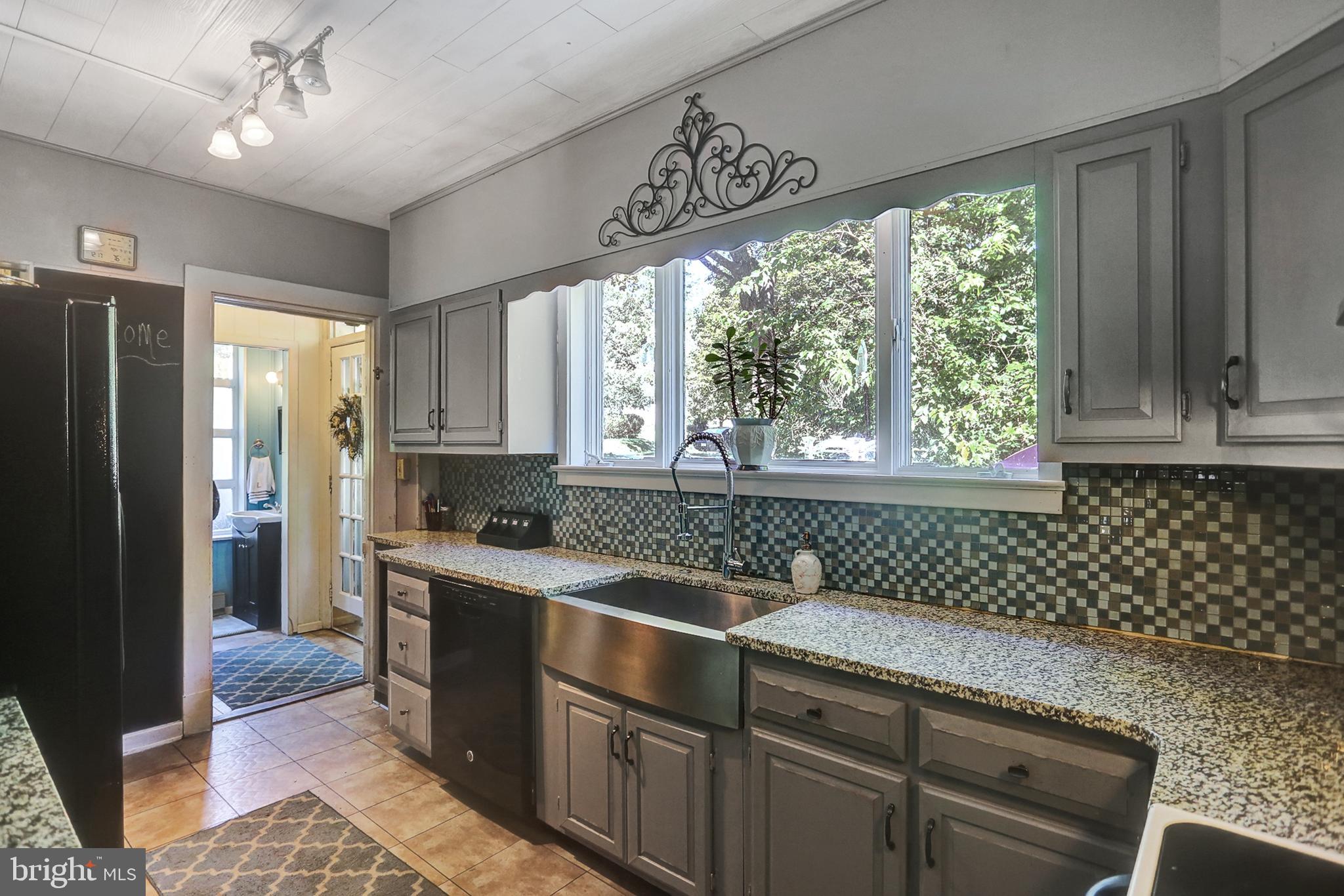 216 Vineyard Road Harrisburg, PA 17104 - Photo 12 of 37 Gallery Image 12