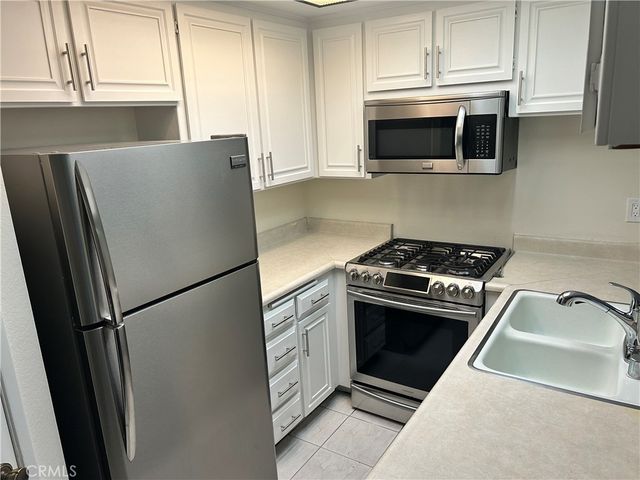 $3,300 | 13112 Moorpark Street, Unit 2, Sherman Oaks, CA 91423