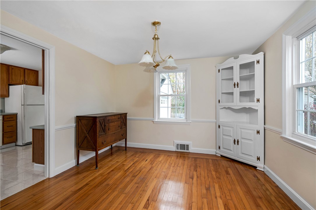 38 Westbrook Road Warwick, RI 02886 - Photo 8 of 26 Gallery Image 8
