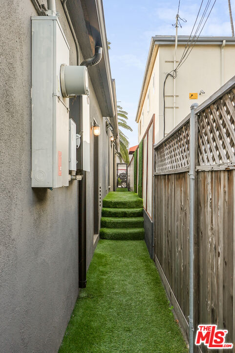 754 Washington Boulevard Marina del Rey, CA 90292 - Photo 14 of 16 a view of outdoor space