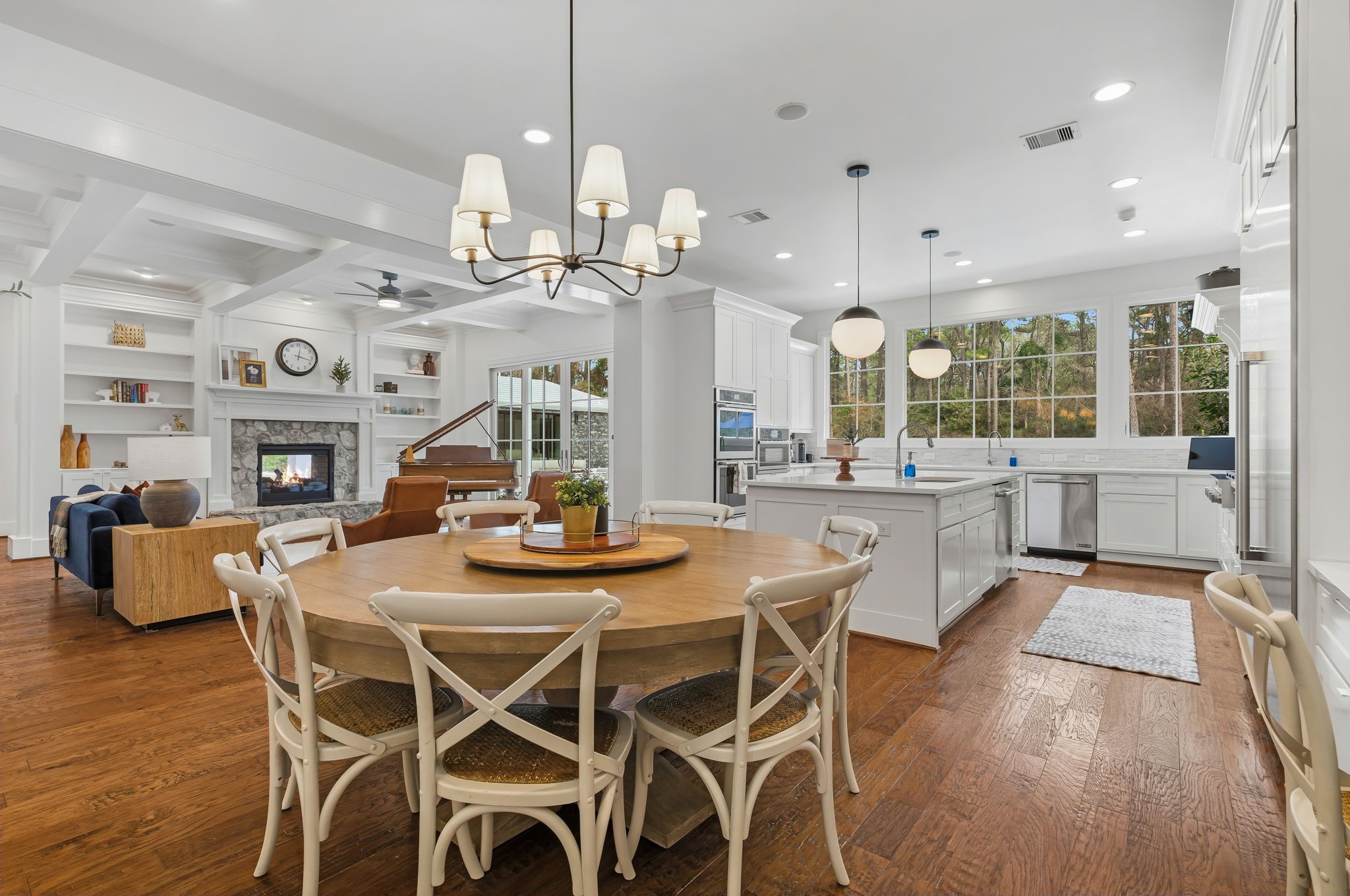 10 Riata Drive Magnolia, TX 77354 - Photo 19 of 48 Ample seating for this family of seven in the breakfast room. Updated lighting fixtures are shown here and over the kitchen island.