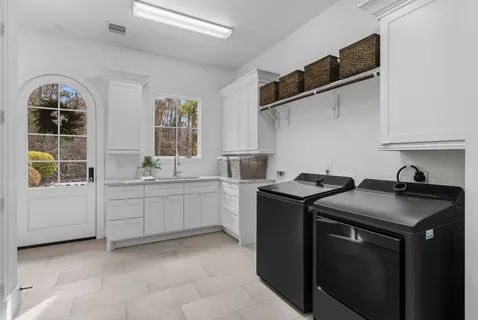 $2,400,000 | 10 Riata Drive, Magnolia, TX 77354