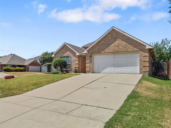 $2,295 | 6220 Reddenson Drive, Fort Worth, TX 76132