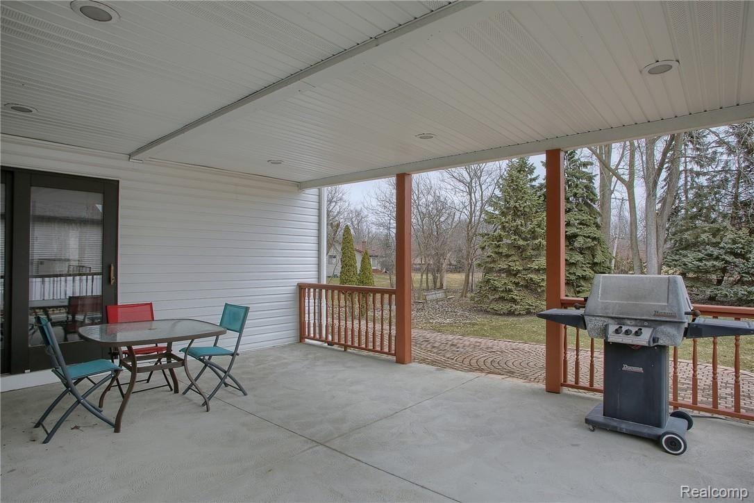 27741 Johnson Road Grosse Ile, MI 48138 - Photo 26 of 32 26-Covered Patio.jpg