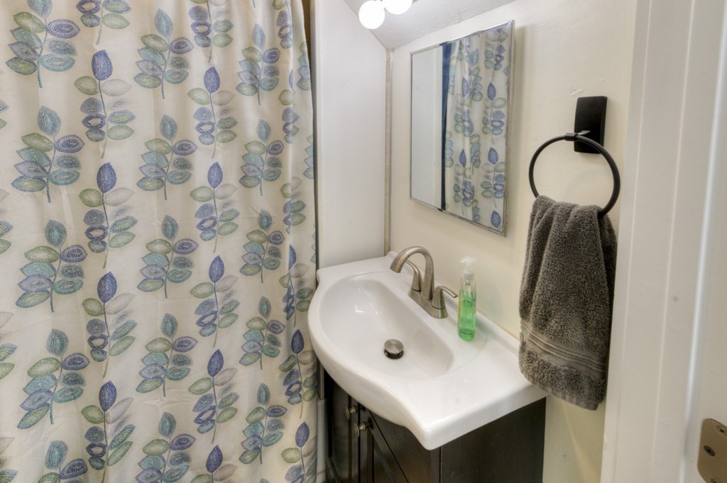 71 Esther Street Worcester, MA 01607 - Photo 8 of 40