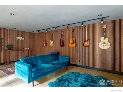 a view of entryway with elevator