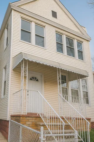 $2,700 | 42 New Street, Unit 2, Jersey City, NJ 07305