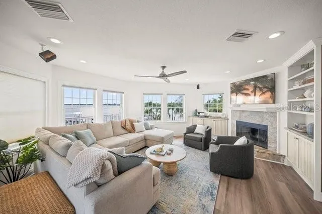 $8,950 | 527 56th Street, Holmes Beach, FL 34217