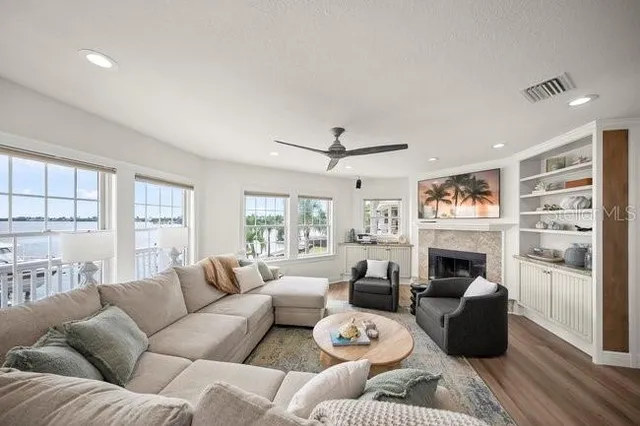 $8,950 | 527 56th Street, Holmes Beach, FL 34217