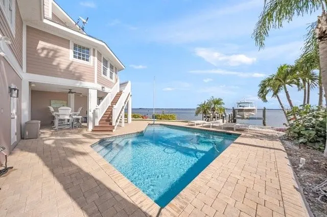 $8,950 | 527 56th Street, Holmes Beach, FL 34217